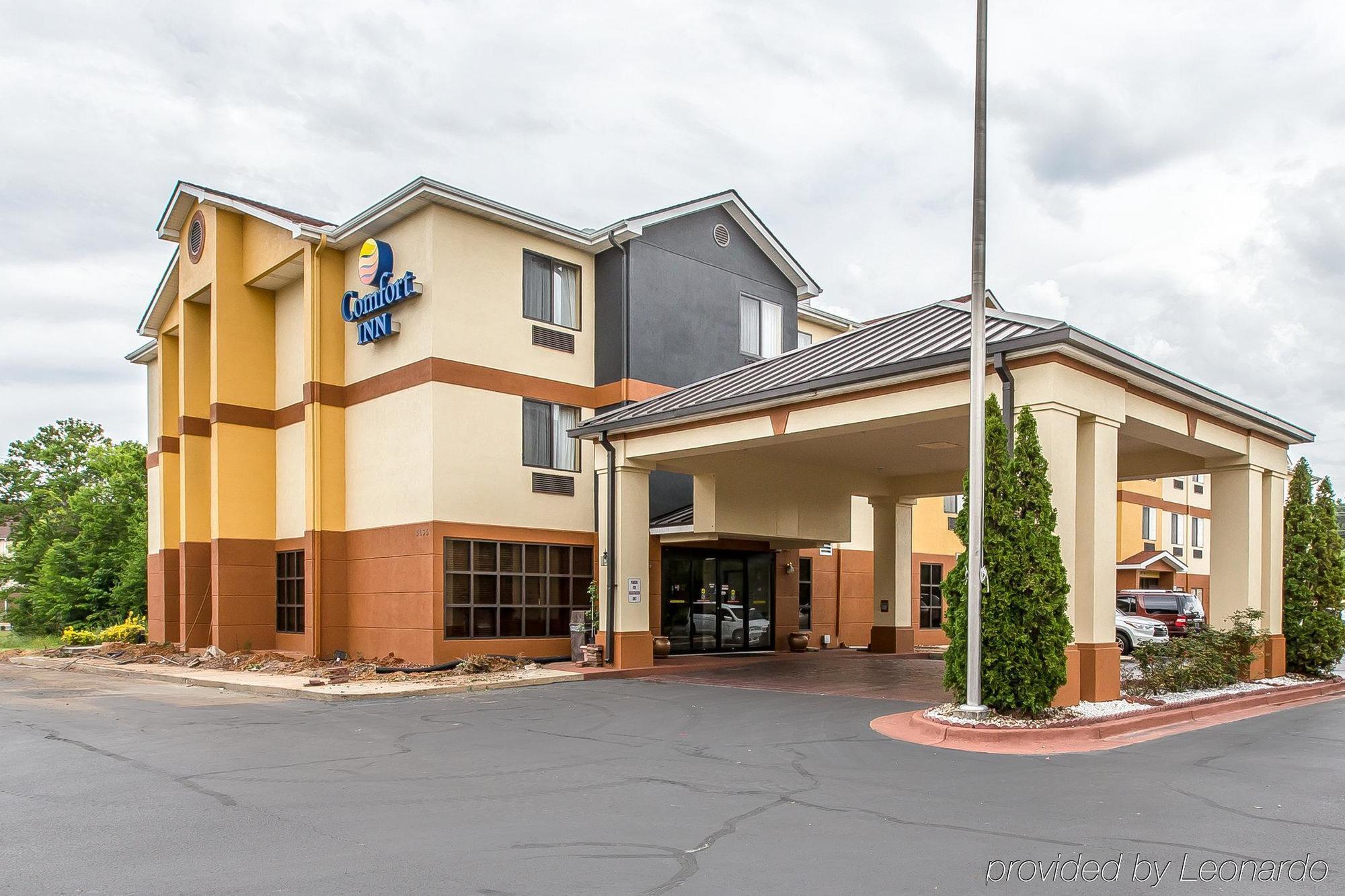 Quality Inn & Suites Montgomery East Carmichael Rd Exterior foto