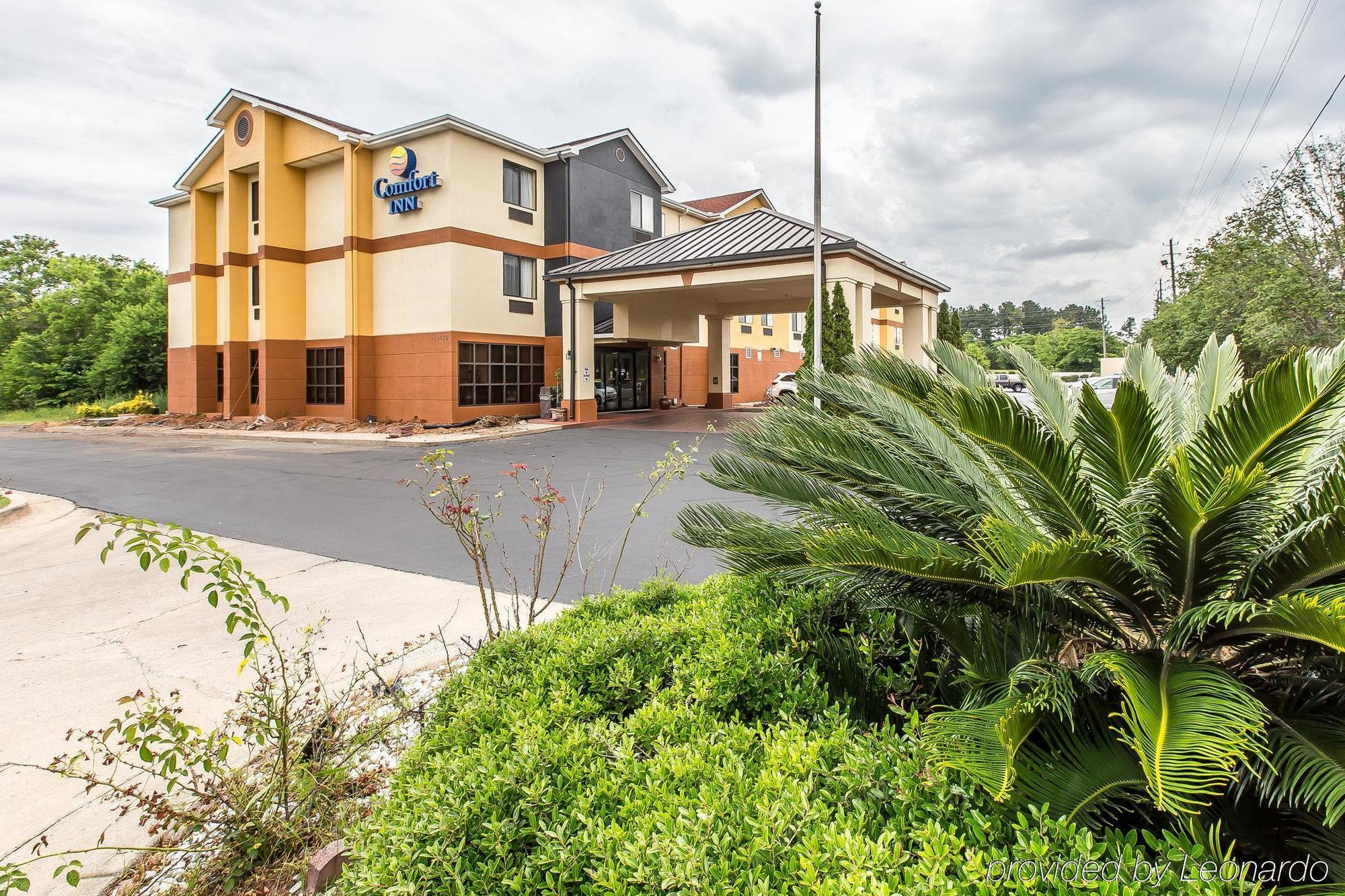 Quality Inn & Suites Montgomery East Carmichael Rd Exterior foto