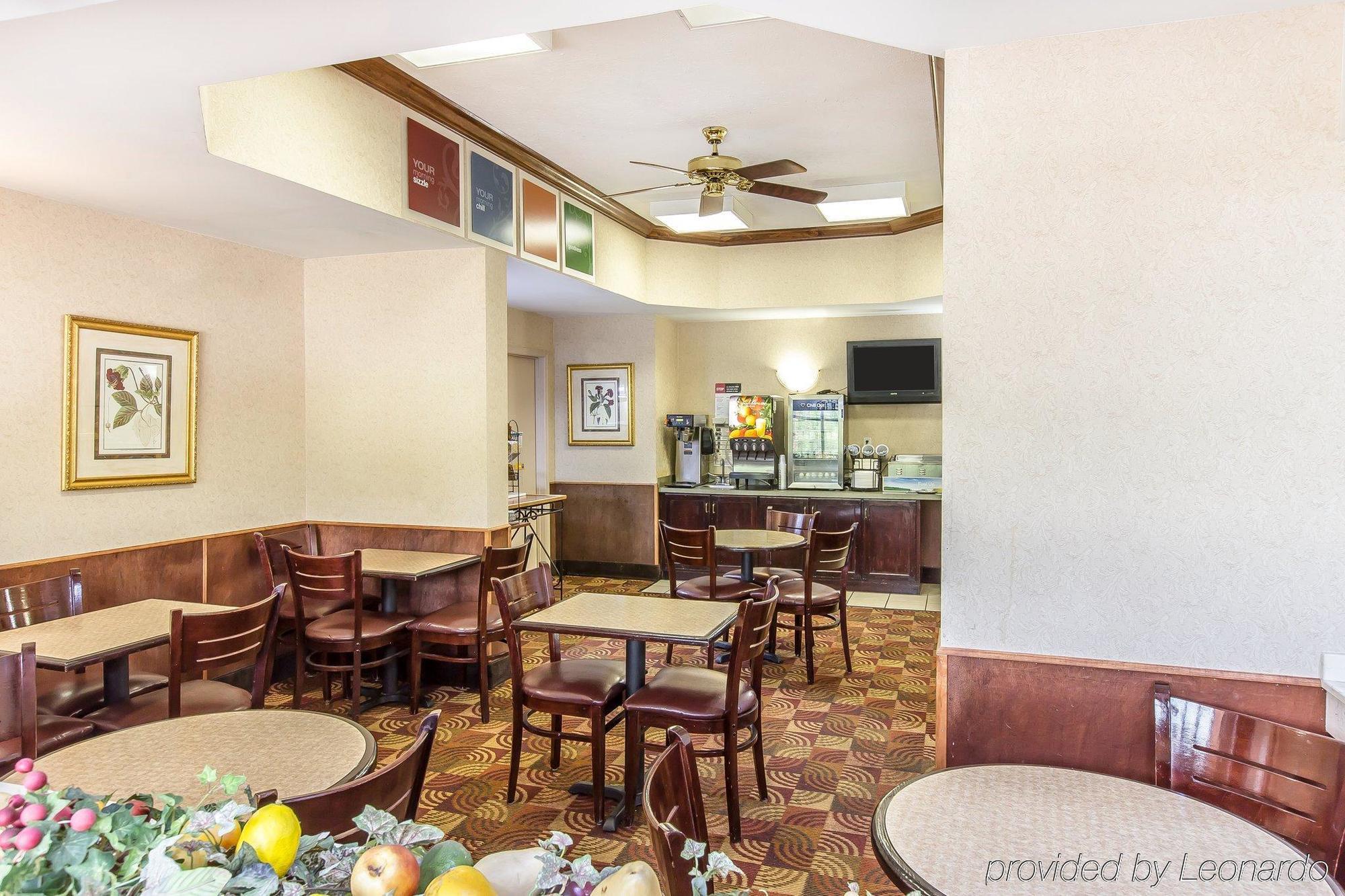 Quality Inn & Suites Montgomery East Carmichael Rd Exterior foto